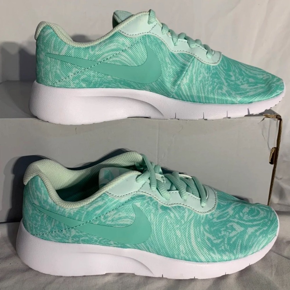Nike Tanjun Print Light Aqua Blue White Shoes Womans 6.5 - Picture 2 of 6